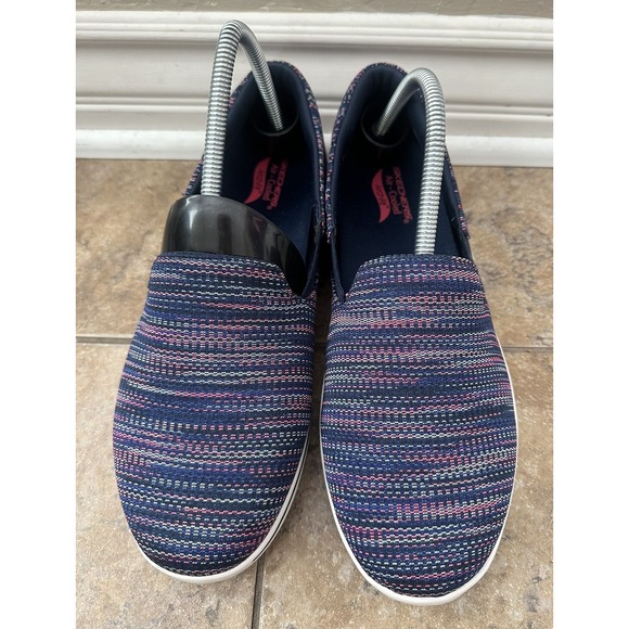 Woman's Shoes SKECHERS Air-Cooled Arch Fit Size 9.5 - Picture 3 of 7